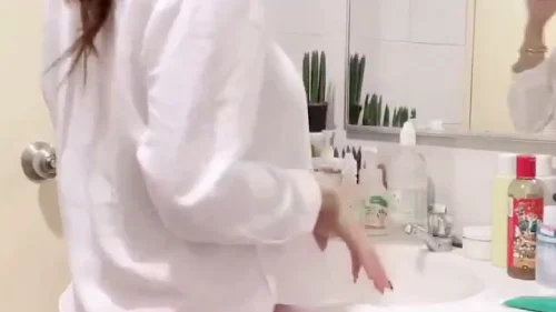 โม๊กควยสด โม๊กควย แตกในห้องน้ำ เย็ดในห้องน้ำ เย็ดหีเสียว